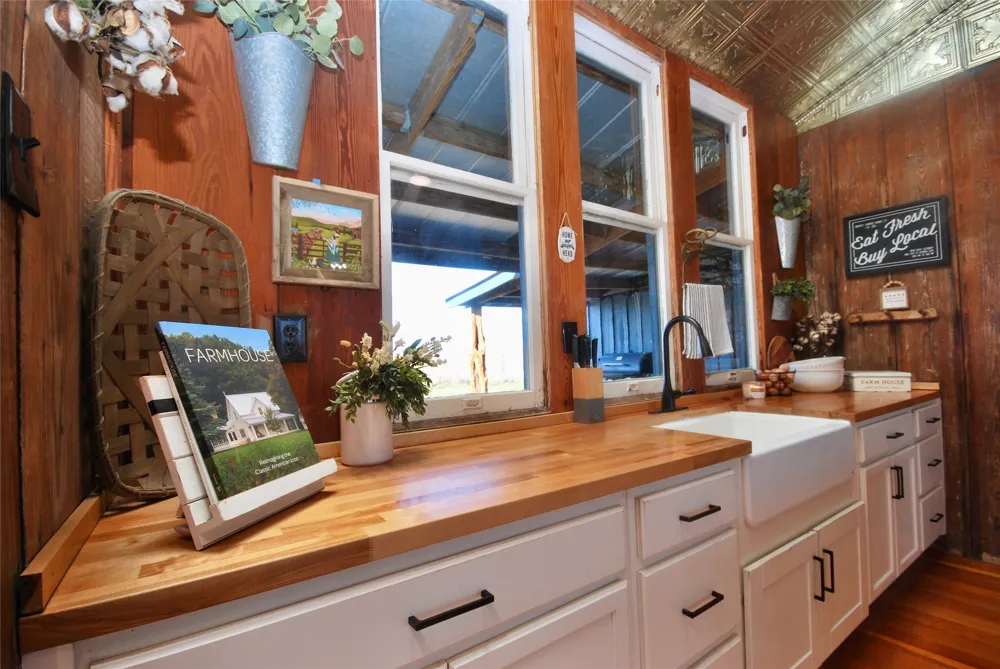 4228 County Road 256 Moulton, TX 77975