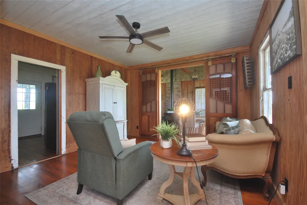 4228 County Road 256 Moulton, TX 77975