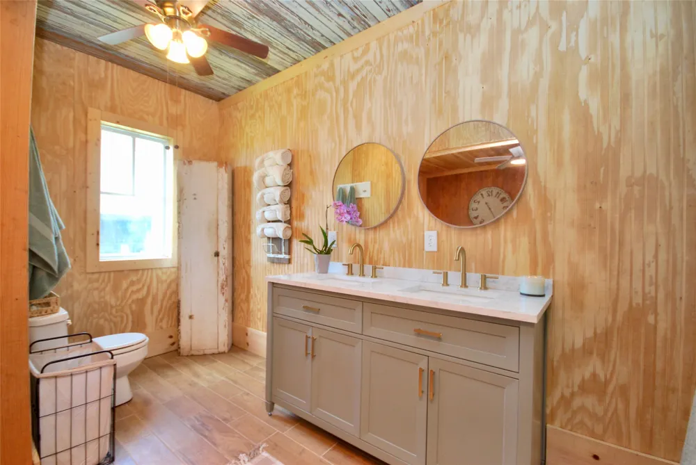 4228 County Road 256 Moulton, TX 77975