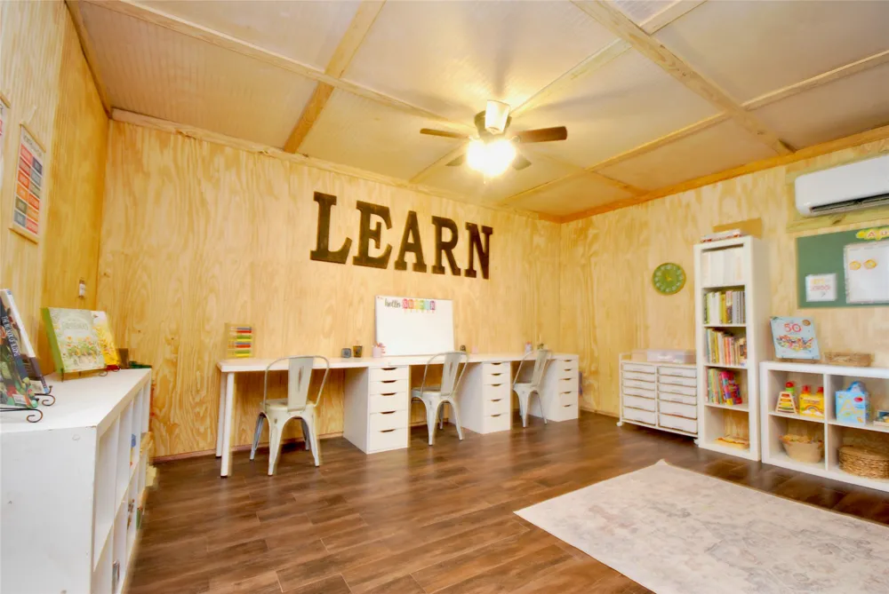 4228 County Road 256 Moulton, TX 77975