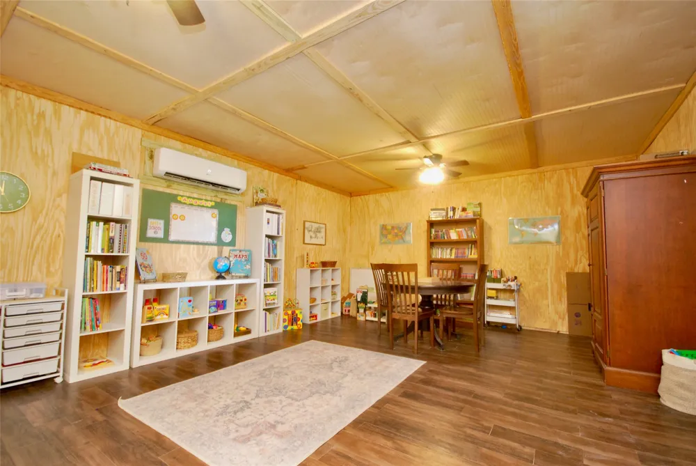 4228 County Road 256 Moulton, TX 77975