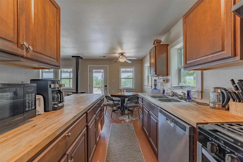 95 Loma Lane Fredericksburg, TX 78624