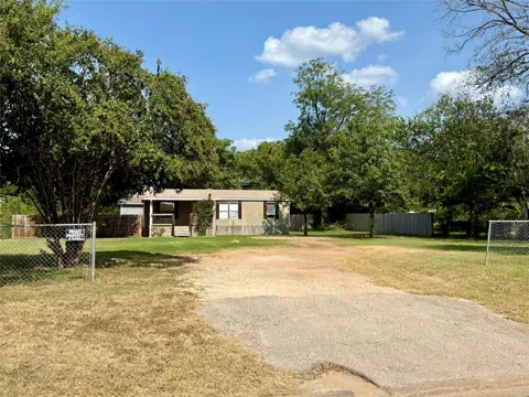 2001 Pecan Street
