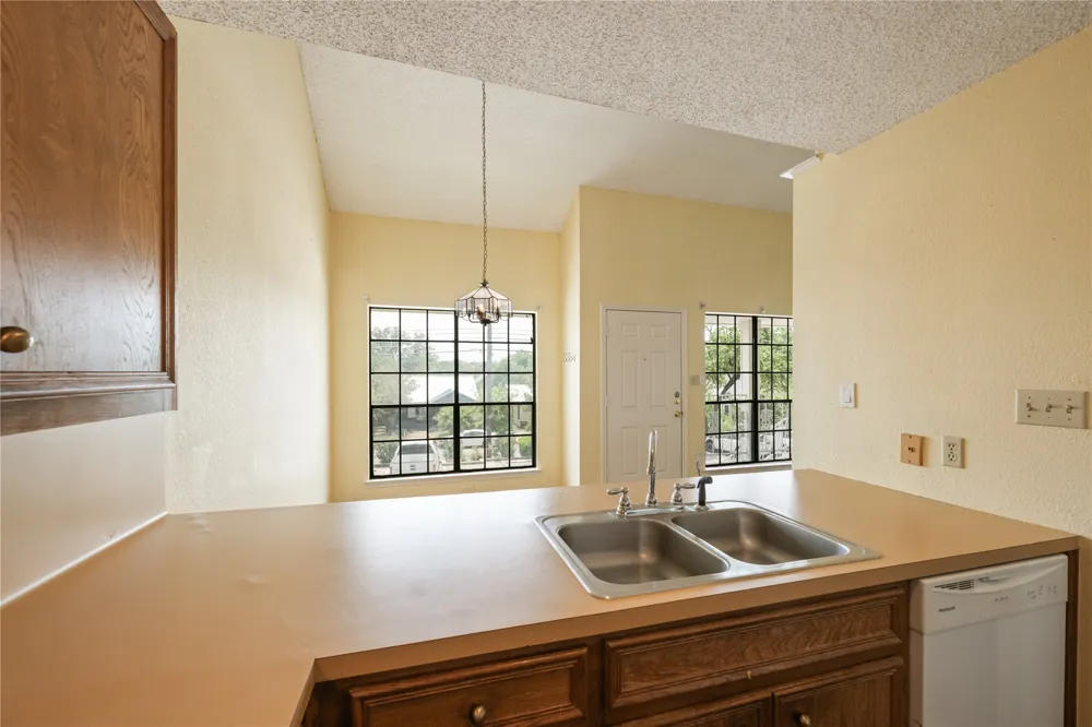 1610 Waterston Avenue #11 Austin, TX 78703