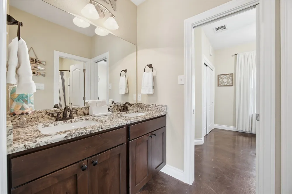 1748 Lakeshore Drive Canyon Lake, TX 78133