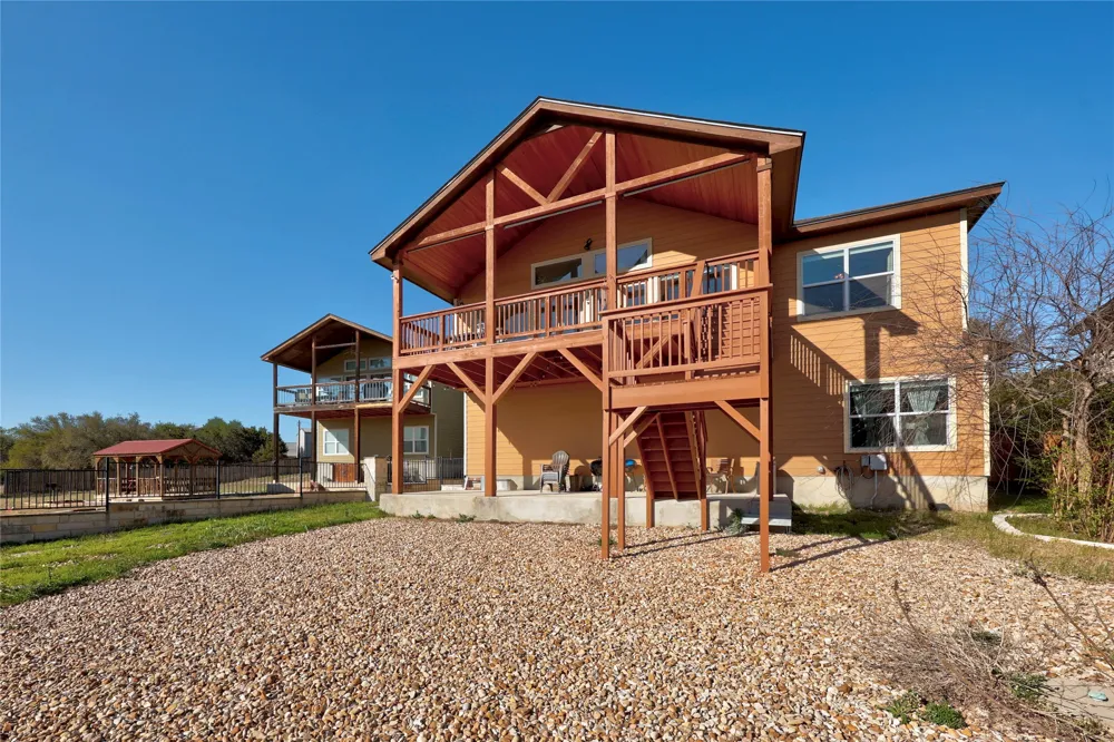1748 Lakeshore Drive Canyon Lake, TX 78133