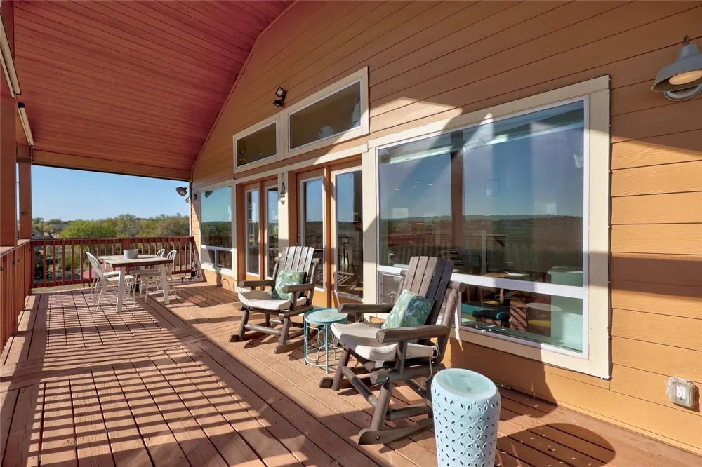 1748 Lakeshore Drive Canyon Lake, TX 78133