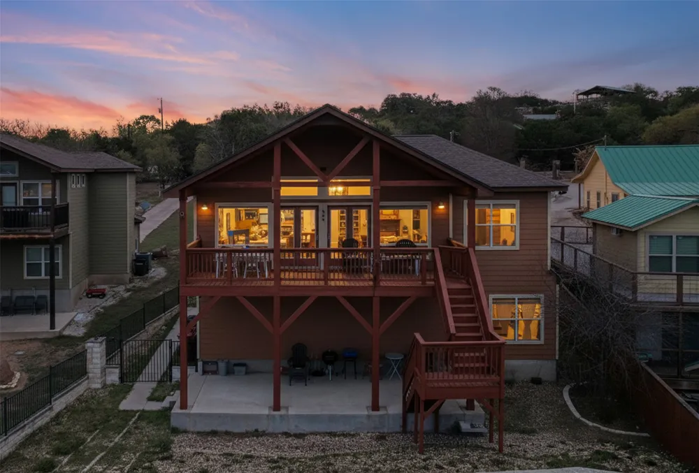 1748 Lakeshore Drive Canyon Lake, TX 78133