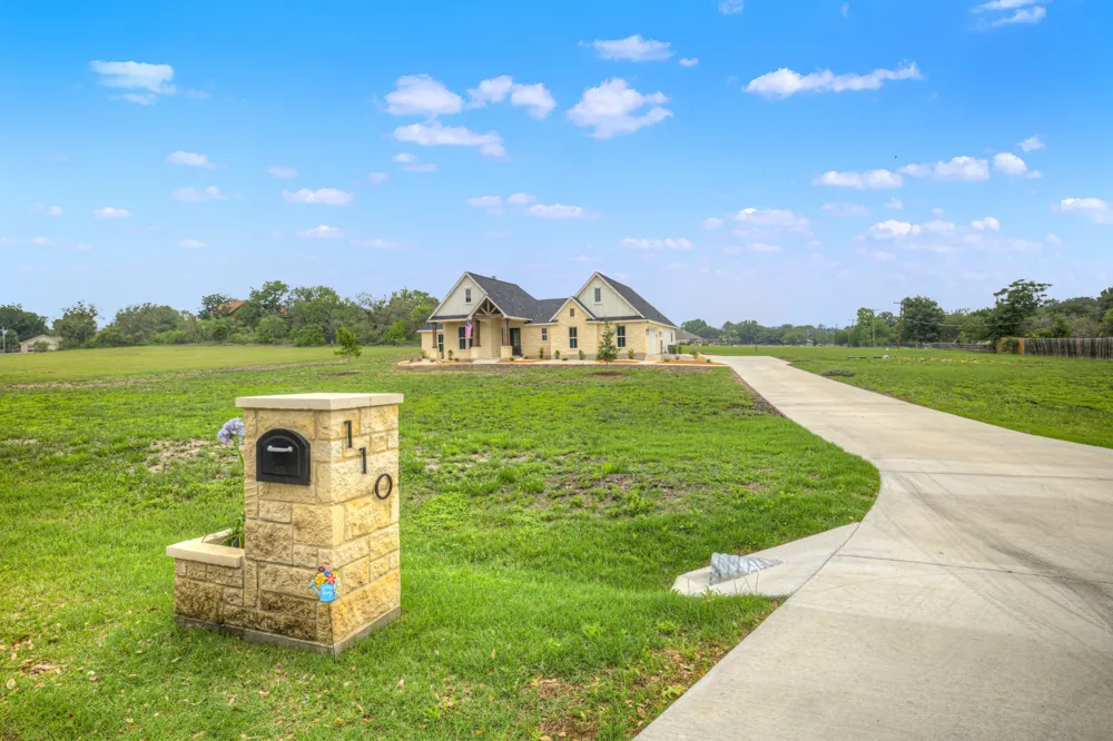 110 Lake Village Road Seguin, TX 78155