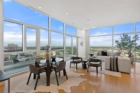 555 E 5th Street #2901