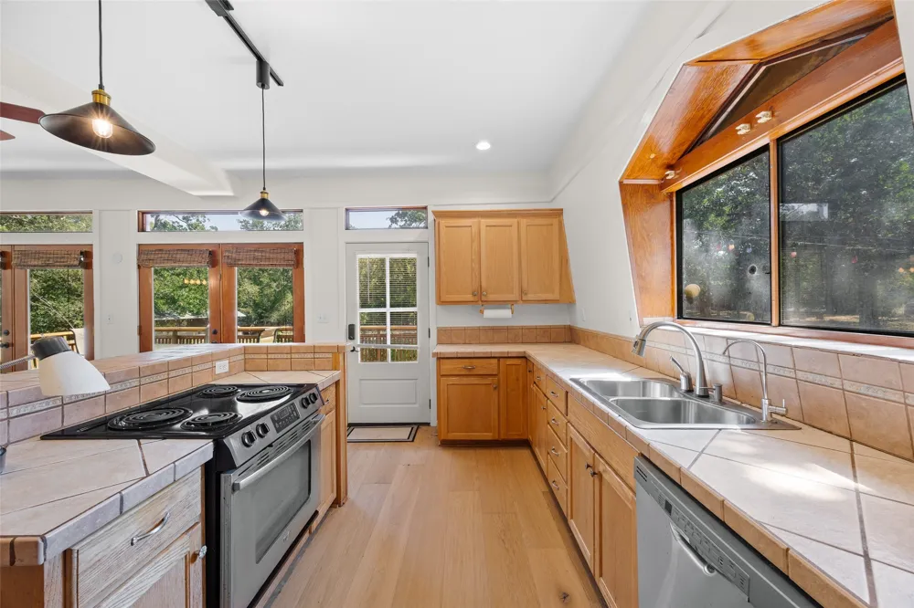 281 Earl Callahan Road Cedar Creek, TX 78612