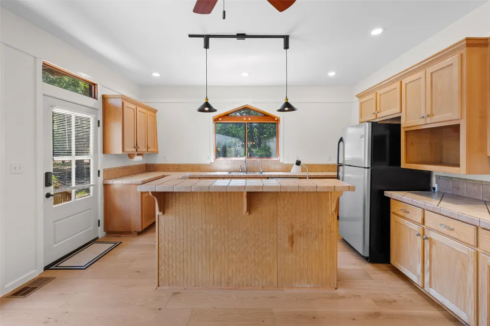 281 Earl Callahan Road Cedar Creek, TX 78612