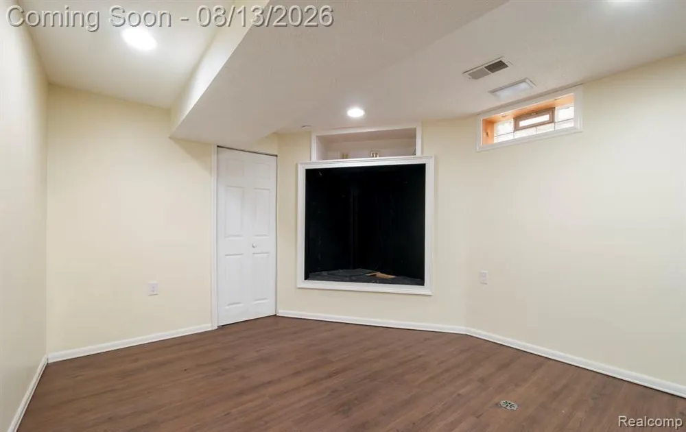 2018 John R Road Troy City, MI 48083