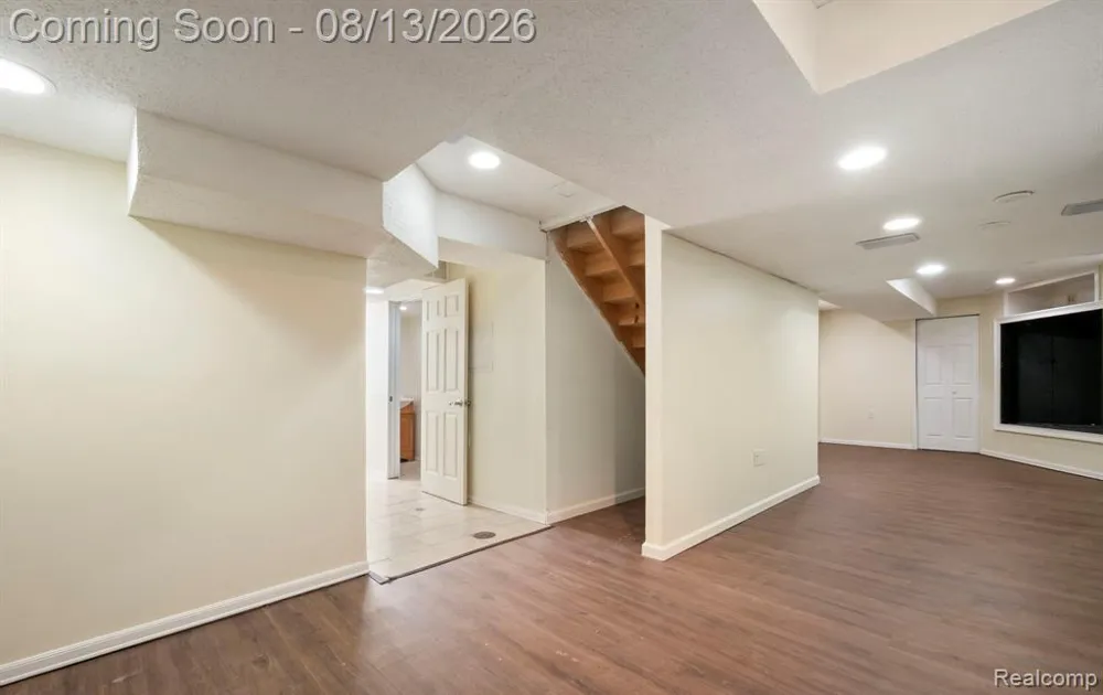 2018 John R Road Troy City, MI 48083