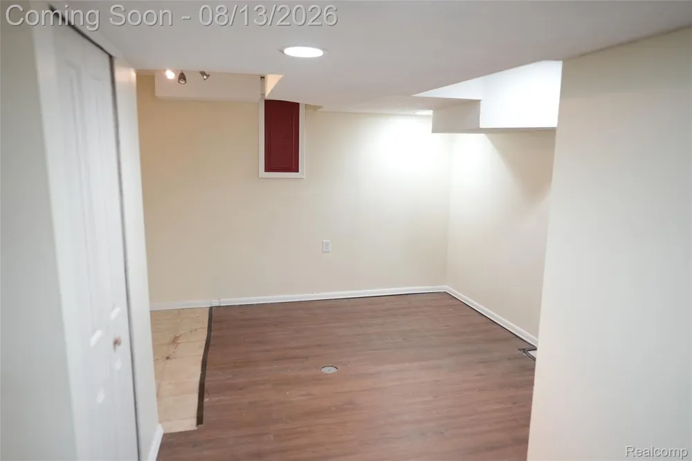 2018 John R Road Troy City, MI 48083