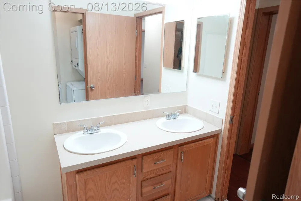 2018 John R Road Troy City, MI 48083