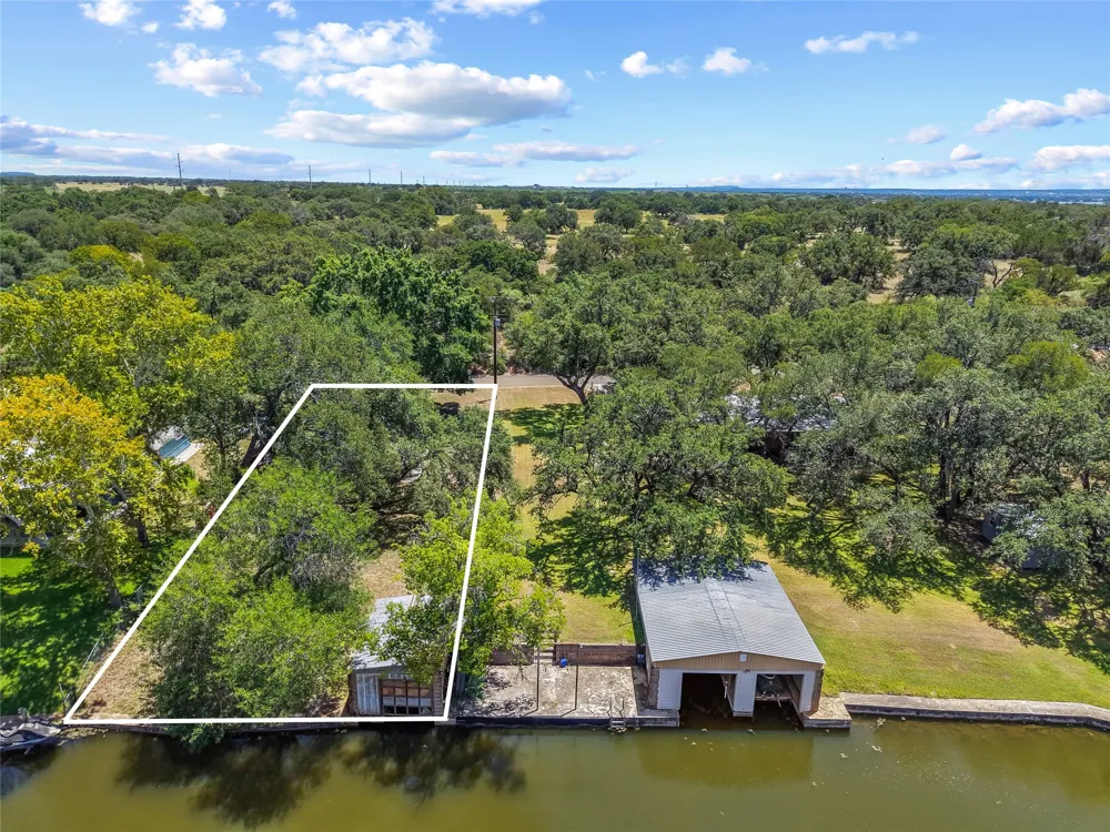 410 CR 136B Kingsland, TX 78639