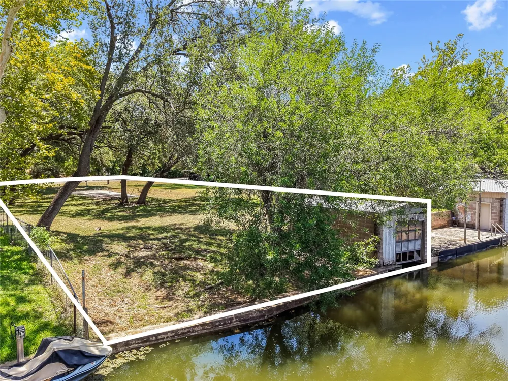 410 CR 136B Kingsland, TX 78639