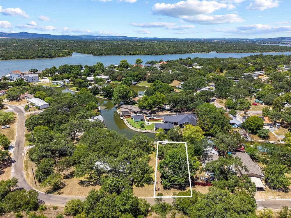 410 CR 136B Kingsland, TX 78639
