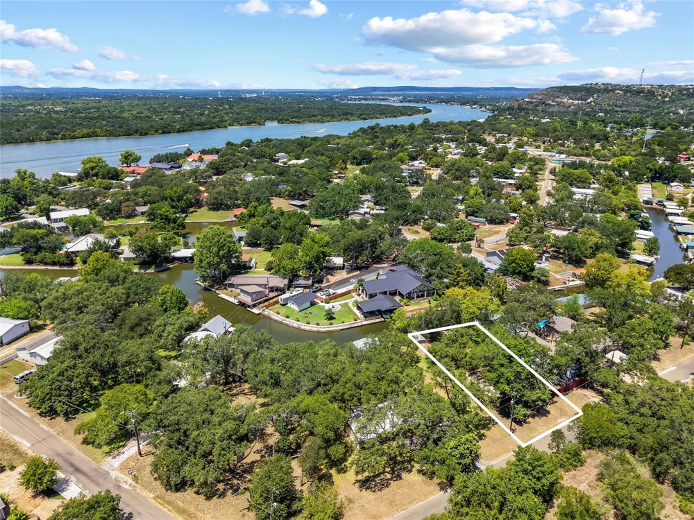 410 CR 136B Kingsland, TX 78639