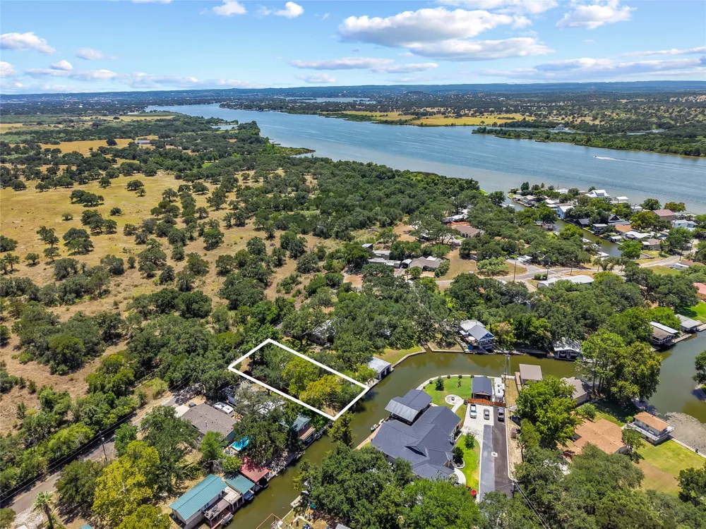 410 CR 136B Kingsland, TX 78639