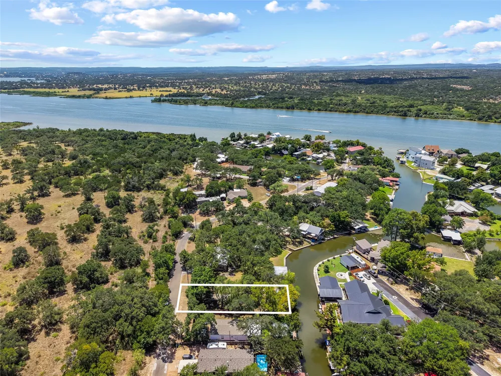 410 CR 136B Kingsland, TX 78639