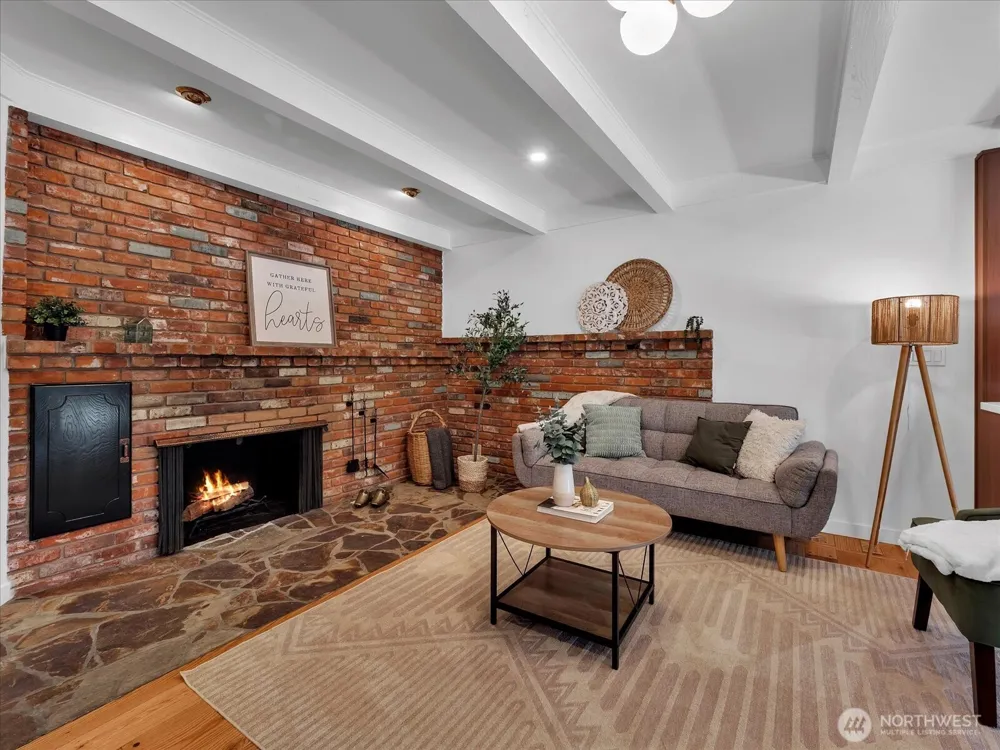 9616 242nd Place SW Edmonds, WA 98020