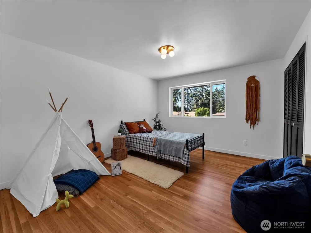 9616 242nd Place SW Edmonds, WA 98020
