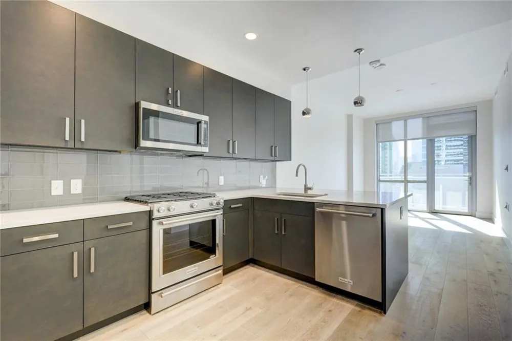 222 West Avenue #1307 Austin, TX 78701
