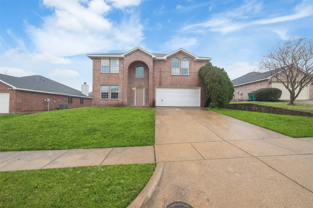 1092 Winding Creek Cedar Hill, TX 75104