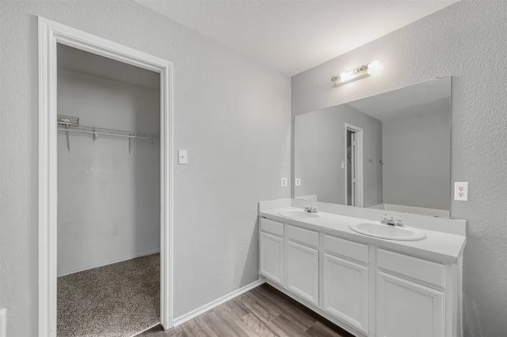1092 Winding Creek Cedar Hill, TX 75104