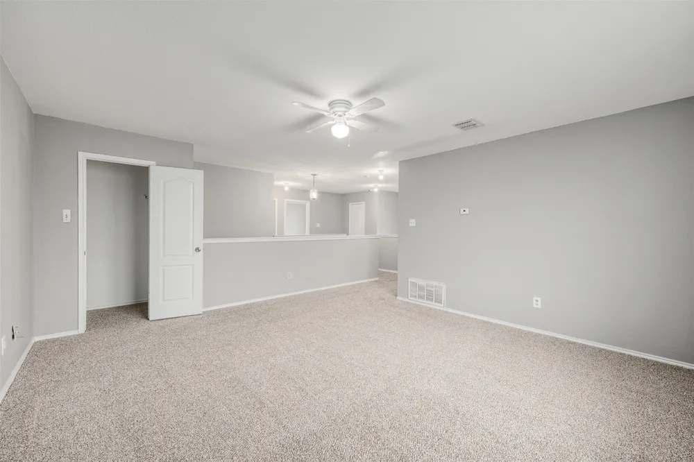 1092 Winding Creek Cedar Hill, TX 75104