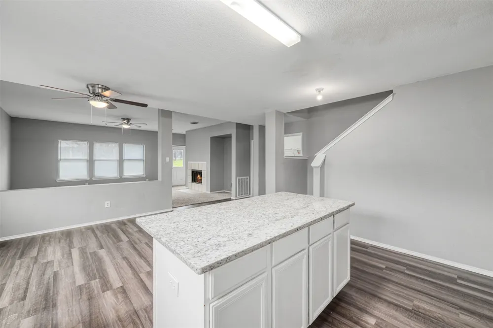 1092 Winding Creek Cedar Hill, TX 75104