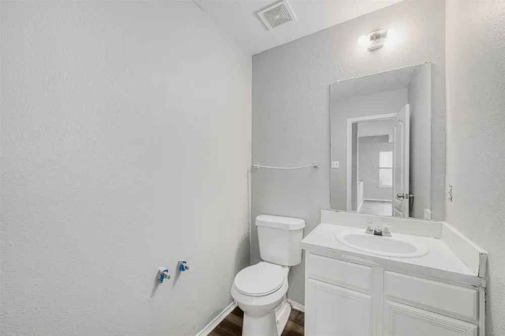 1092 Winding Creek Cedar Hill, TX 75104