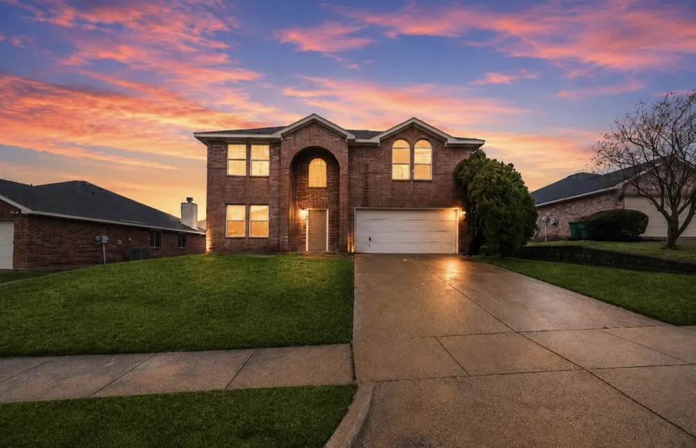 1092 Winding Creek Cedar Hill, TX 75104