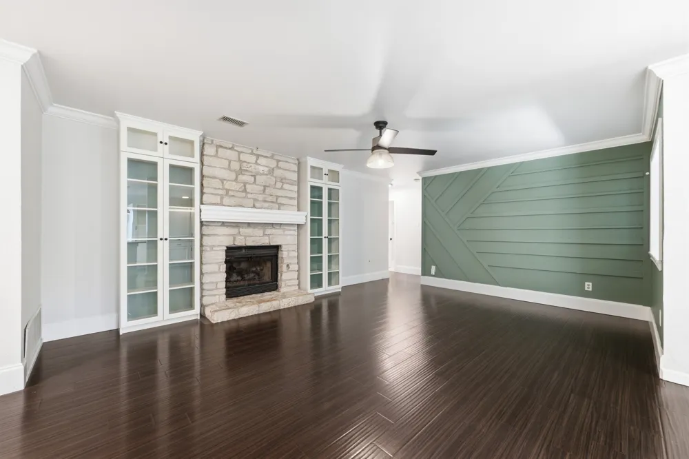 8404 Hornet Drive Austin, TX 78749