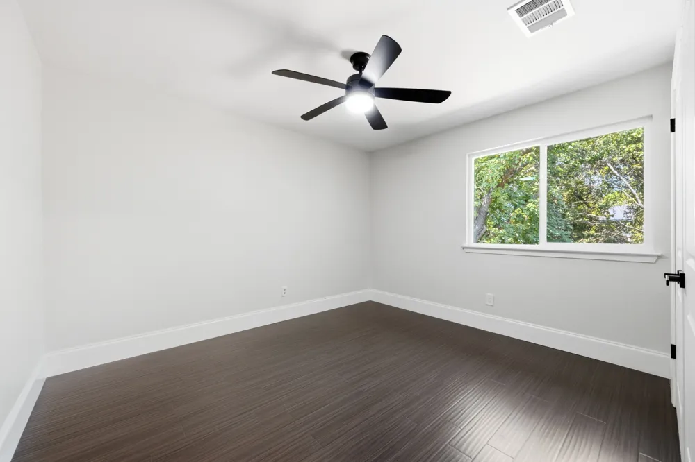 8404 Hornet Drive Austin, TX 78749