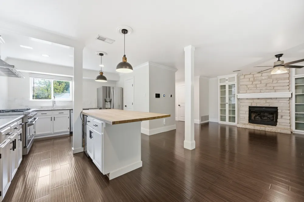 8404 Hornet Drive Austin, TX 78749
