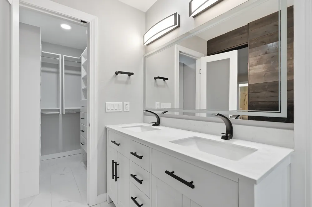 8404 Hornet Drive Austin, TX 78749