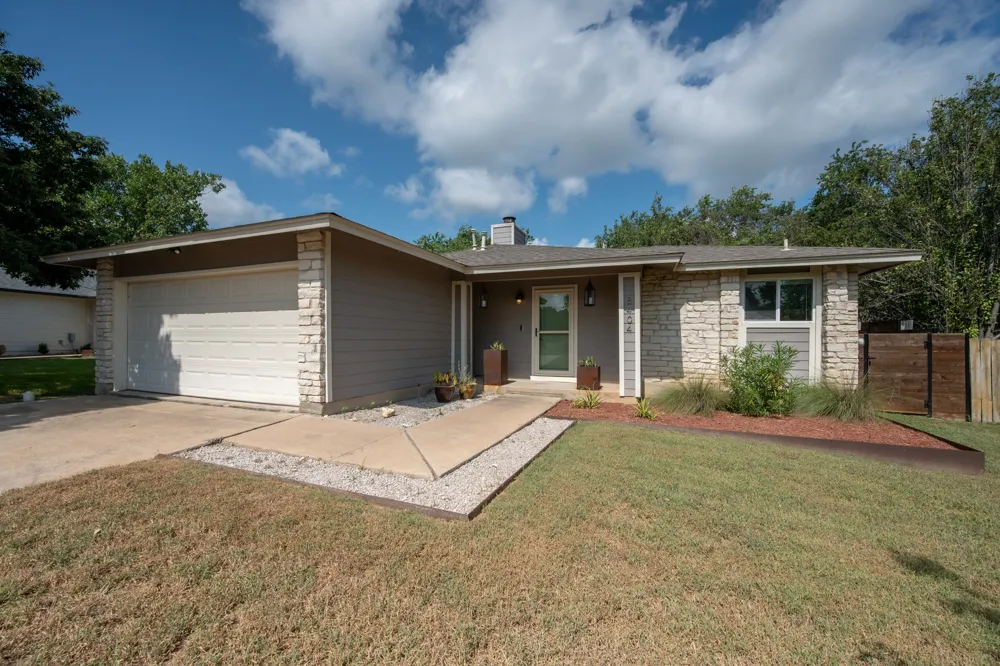 8404 Hornet Drive Austin, TX 78749