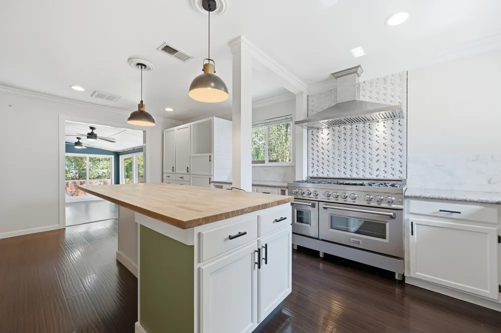 8404 Hornet Drive Austin, TX 78749