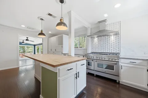 8404 Hornet Drive