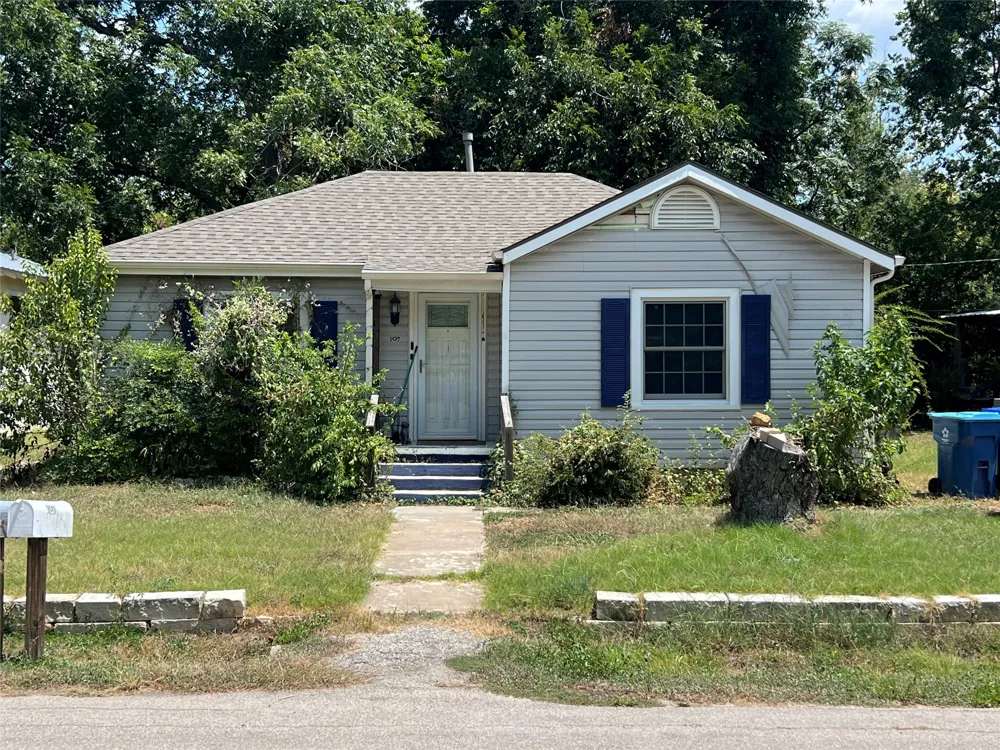 107 W 7th Street Elgin, TX 78621