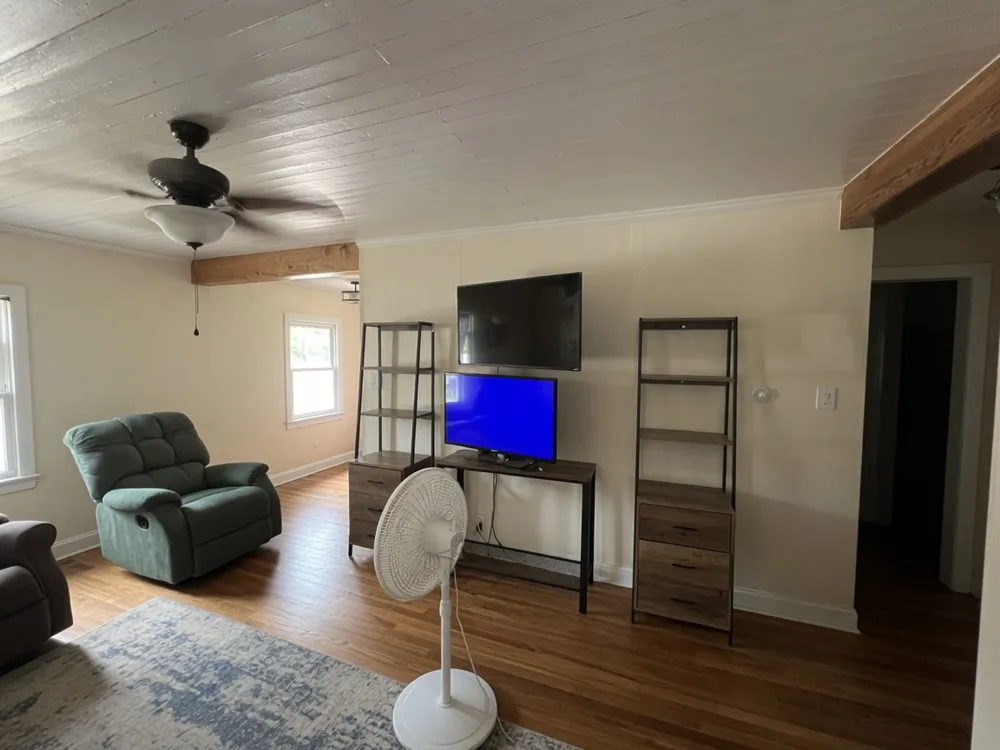 107 W 7th Street Elgin, TX 78621