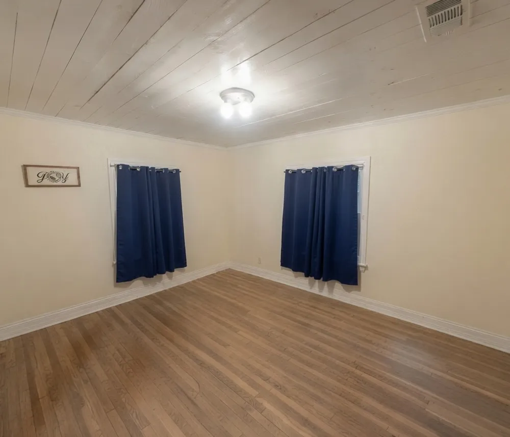 107 W 7th Street Elgin, TX 78621