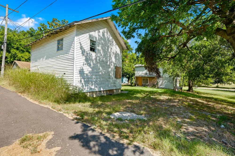 315 E 15th Ada, OK 74820