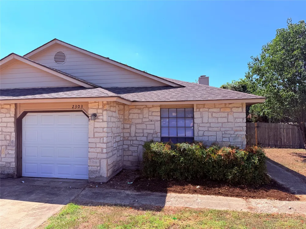 2301 Whitlow Cove Round Rock, TX 78681