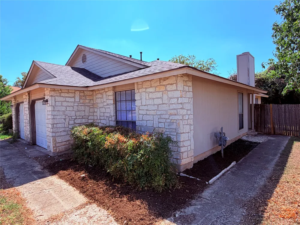 2301 Whitlow Cove Round Rock, TX 78681