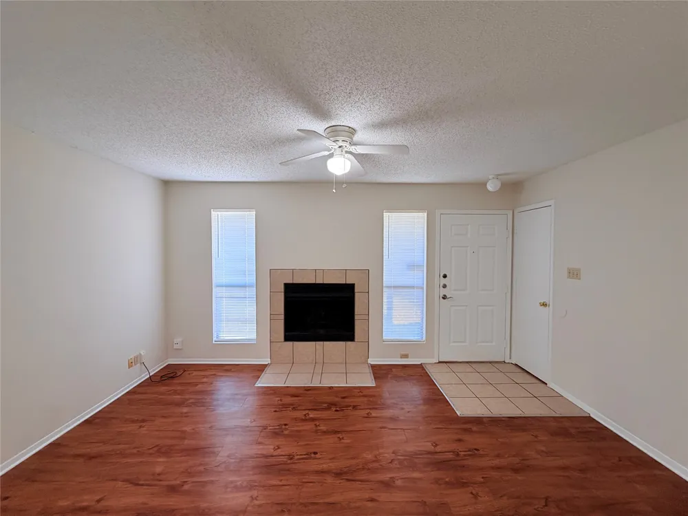 2301 Whitlow Cove Round Rock, TX 78681