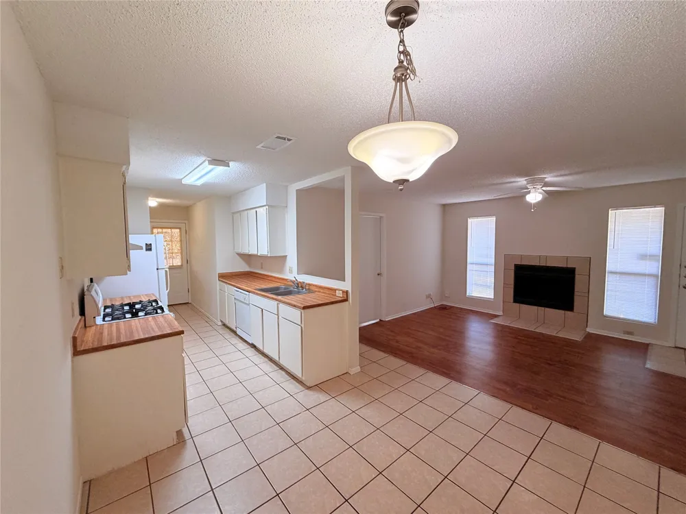 2301 Whitlow Cove Round Rock, TX 78681